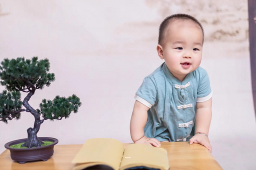 万宁宝宝爱吐奶是什么原因